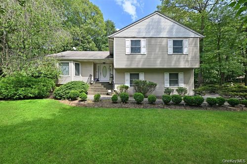 17 E Stemmer Ln, Suffern, NY, 10901-4304 | Card Image