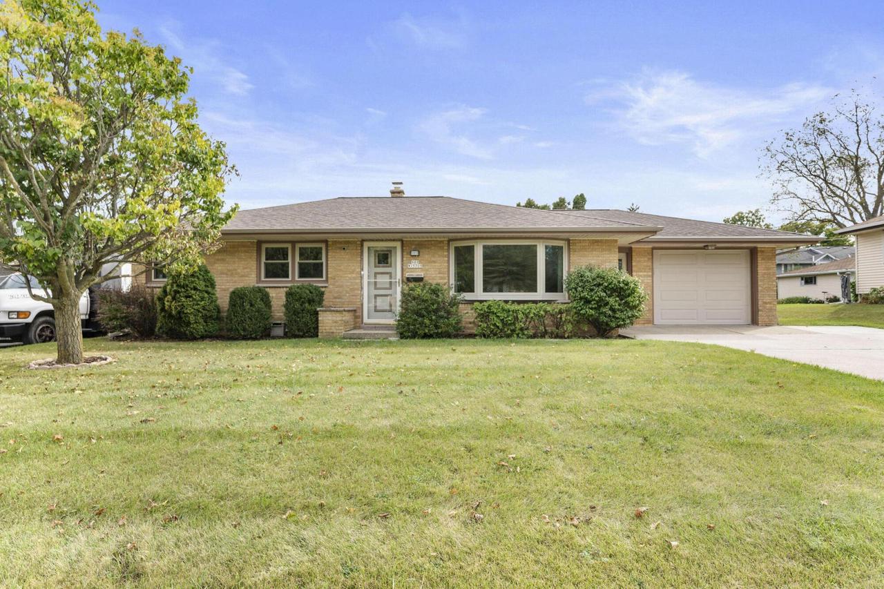 Cleveland Ave, Menomonee Falls, WI 53051