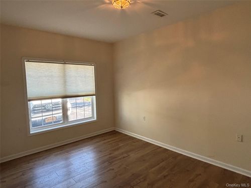 61 Aveonis Ct, Fishkill, NY, 12524-1637 | Card Image