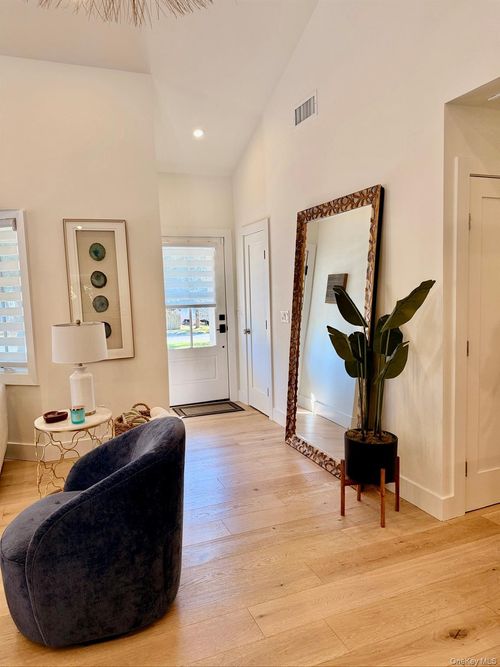 28 Alanson Ln, Hampton Bays, NY, 11946-3228 | Card Image