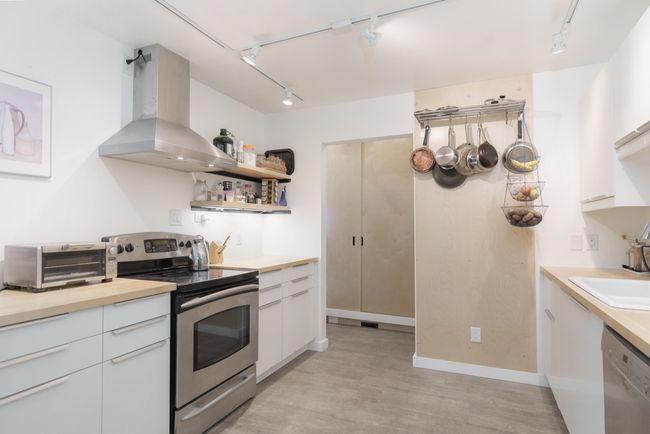 4 - 822 Gibsons Way, Condo with 2 bedrooms, 2 bathrooms and 2 parking in Gibsons BC | Image 8