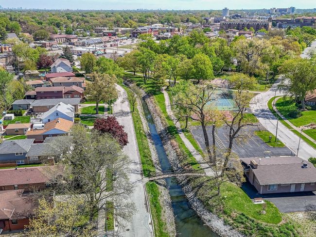 With a view of Oak Lawn Lake/Lake Shore Park! | Image 9