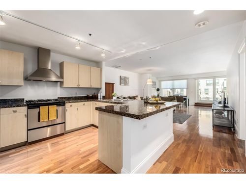 apt-810-1560 Blake St, Denver, CO, 80202-5996 | Card Image