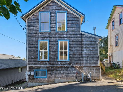 686 29th St, Astoria, OR, 97103-2804 | Card Image