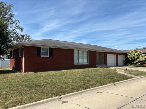 325 N Walnut St, Breese, IL, 62230-1532 | Card Image