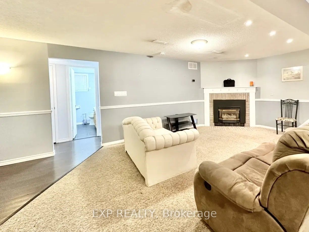Residential Lease in Whitby 2