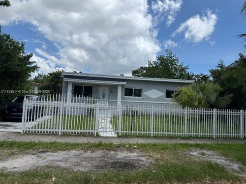 985 Ne 146th St, North Miami, FL, 33161-2342 | Card Image