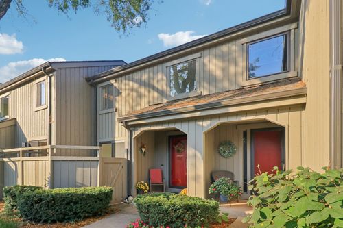 298-404 Shoreline Rd, Lake Barrington, IL, 60010-1630 | Card Image