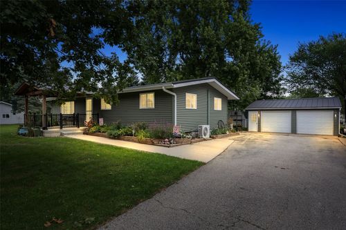 148 Delhi Rd, Manchester, IA, 52057-1802 | Card Image