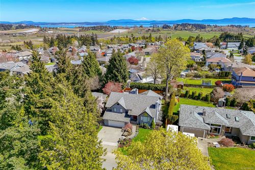 6435 Loganberry Pl, Victoria, BC, V8Z7E6 | Card Image