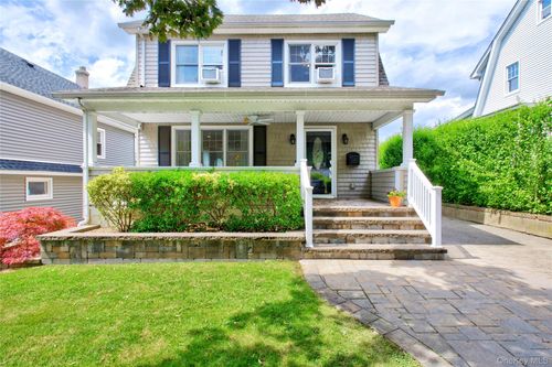 7 Fairview Ave, Port Washington, NY, 11050-4013 | Card Image