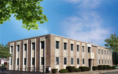 100-2940 Noble Rd, Cleveland Heights, OH, 44121-2242 | Card Image