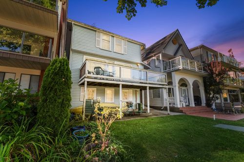 {{alt}} | Card Image