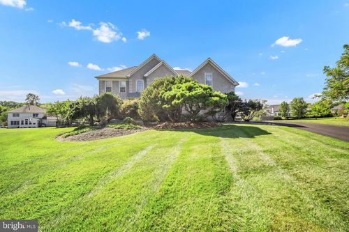 15 Dover Pl, Southampton, PA, 18966-2596 | Card Image