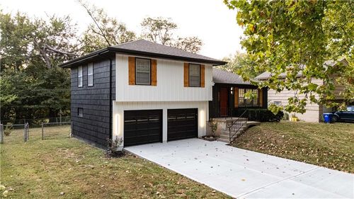 8008 Hardy Ave, Raytown, MO, 64138-2267 | Card Image