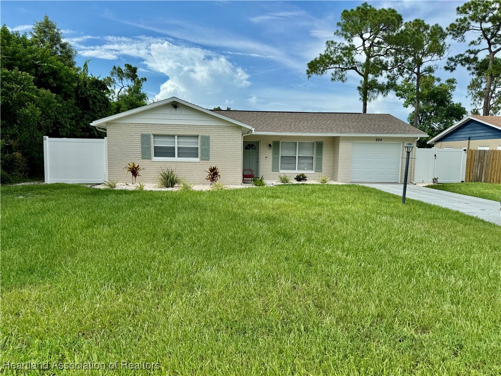 Ibis Ave, Sebring, FL 33870