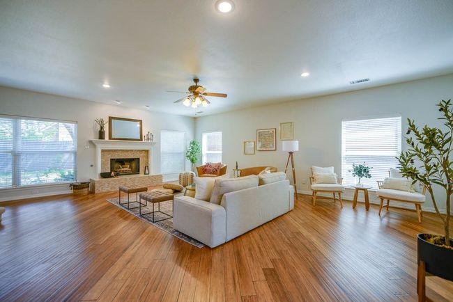 6003 Derek Trl, House other with 4 bedrooms, 4 bathrooms and null parking in Dallas TX | Image 9
