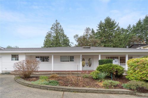 7037 Dickinson Rd, Lantzville, BC, V0R2H0 | Card Image