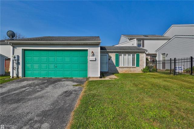 Cambridge Pl, Catasauqua, PA 18032