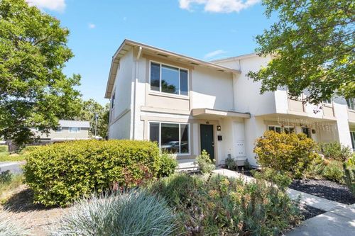 1810 Queen Victoria Way, San Jose, CA, 95132-2052 | Card Image
