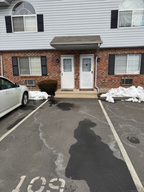 apt-109-975 Meriden Road, Waterbury, CT, 06705 | Card Image