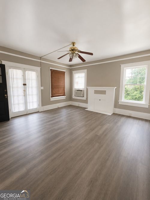1049 Birch St, Macon, GA, 31204-4026 | Card Image