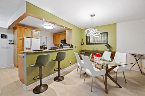 104-424 Se 10th St, Dania Beach, FL, 33004-4550 | Card Image
