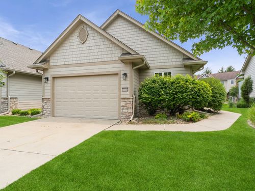 8808 Stonepointe Ln, Johnston, IA, 50131-2853 | Card Image
