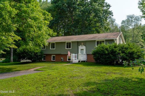 11 Donna Dr, Wilton, NY, 12831-1437 | Card Image