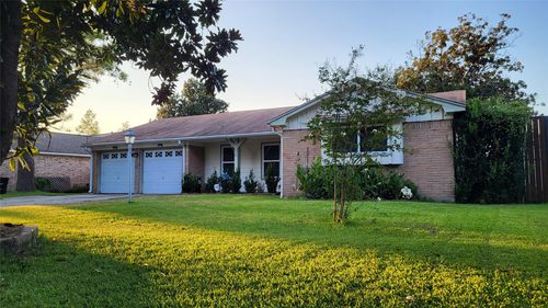 9646 Meadowland Dr, Houston, TX, 77063-3730 | Card Image