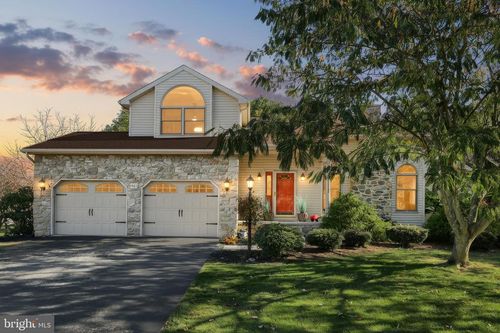 571 Lake Meade Dr, EAST BERLIN, PA, 17316-9332 | Card Image