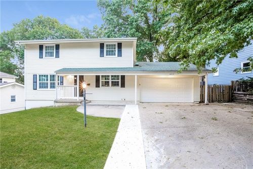 16717 E 31st St S, Independence, MO, 64055-2910 | Card Image