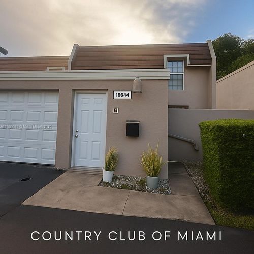 19644 Bobolink Dr, Hialeah, FL, 33015-2108 | Card Image