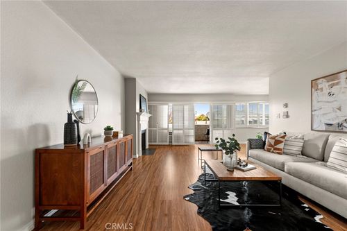 104-106 N Western Ave, San Pedro, CA, 90732-2802 | Card Image