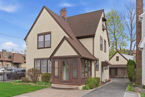 25 Iris Ave, Floral Park, NY, 11001-2707 | Card Image