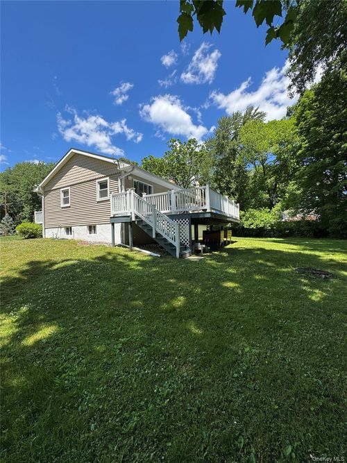18 Montfort Woods Rd, Wappingers Falls, NY, 12590-3510 | Card Image