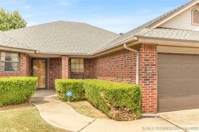 9305 S Land Avenue, House other with 3 bedrooms, 2 bathrooms and null parking in Oklahoma City OK | Image 2