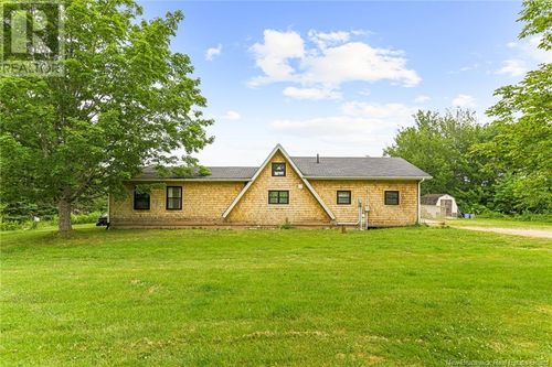 360 Ch La Montain, Memramcook, NB, E4K1K1 | Card Image
