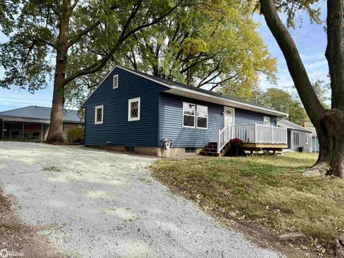 417 College Hill Ave, Oskaloosa, IA, 52577-1720 | Card Image