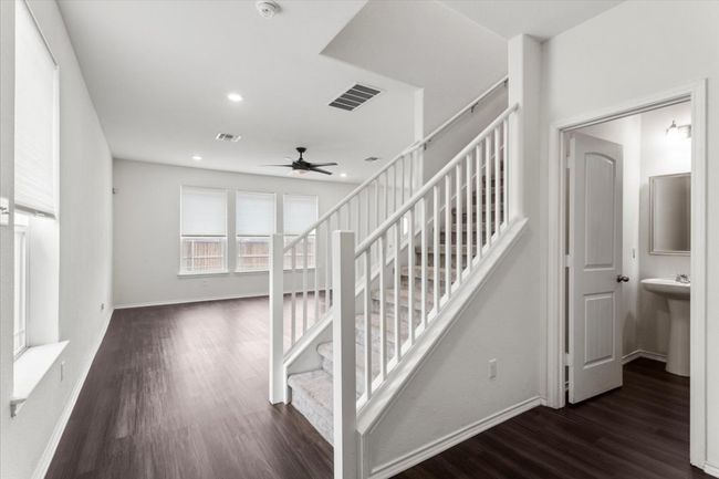 Entry way with stairs to upstairs | Image 15
