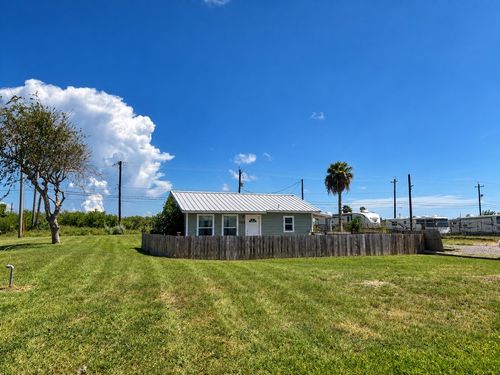 103 S Arch St, Aransas Pass, TX, 78336-1929 | Card Image