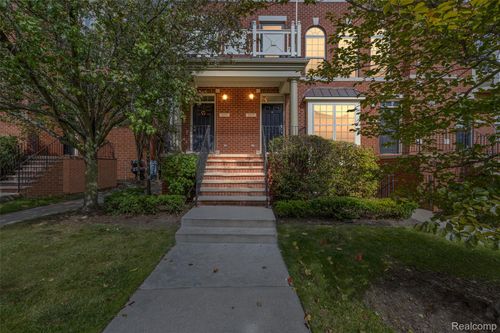 3227 Camden Dr, Troy, MI, 48084-7028 | Card Image