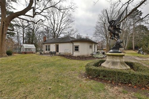 cottage-243 Shoreacres Rd, Burlington, ON, L7L2H3 | Card Image