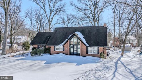 2400 W Heather Rd, Wilmington, DE, 19803-2720 | Card Image