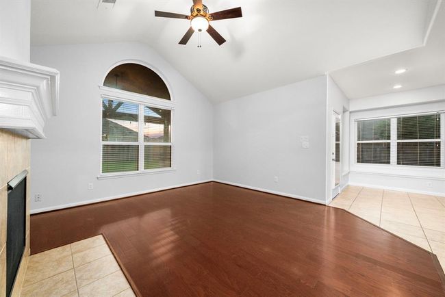 1996 Honey Meadow Ln, House other with 4 bedrooms, 3 bathrooms and 2 parking in Pearland TX | Image 28