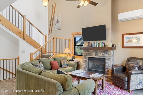 371 Snow King Loop, Jackson, WY, 83001-8304 | Card Image