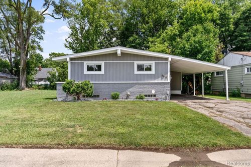 3818 Wisner St, Flint, MI, 48504-3706 | Card Image