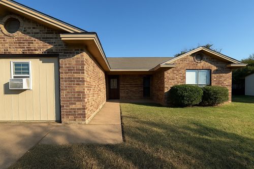 1410 W Torrey St, Granbury, TX, 76048-2384 | Card Image