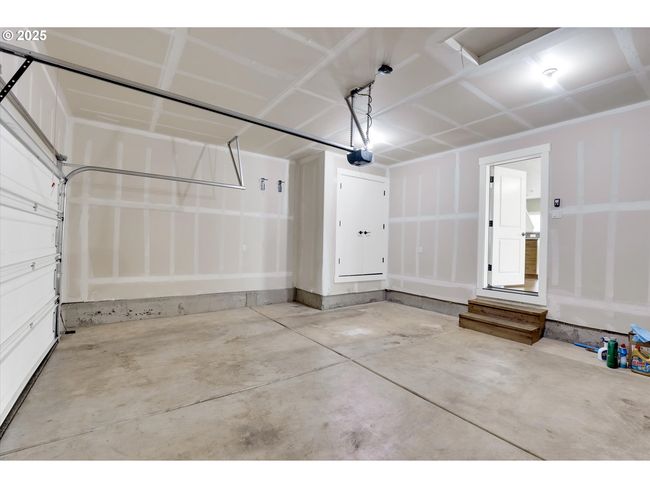385 Sw Mitchum Ter, House other with 3 bedrooms, 3 bathrooms and 2 parking in Beaverton OR | Image 24