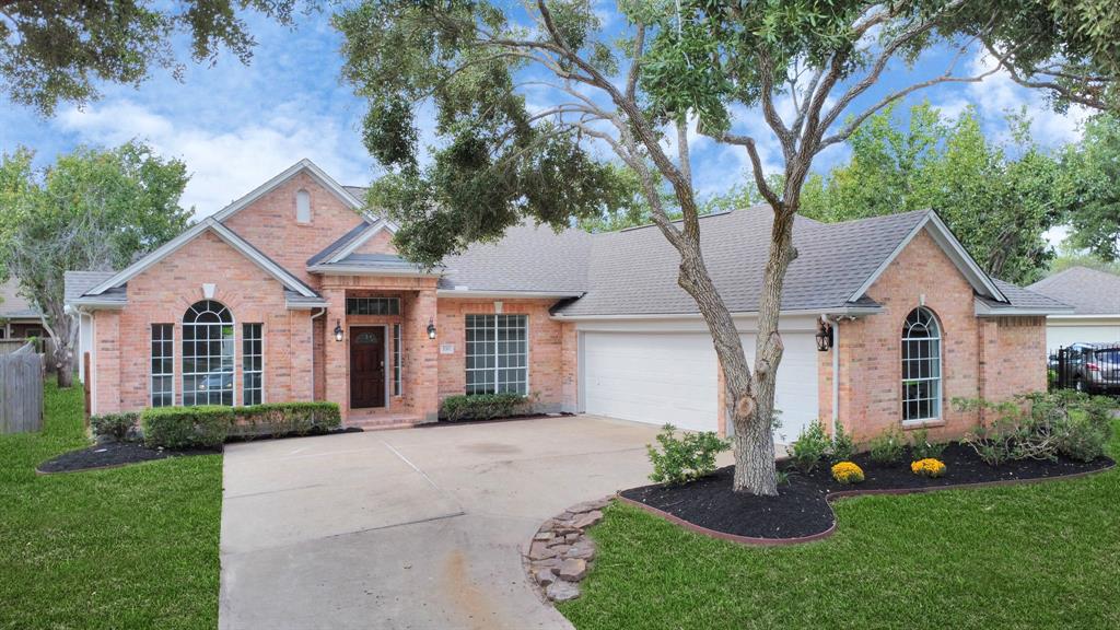 1710 Pebblestone Court, For Sale in Missouri City Zoocasa